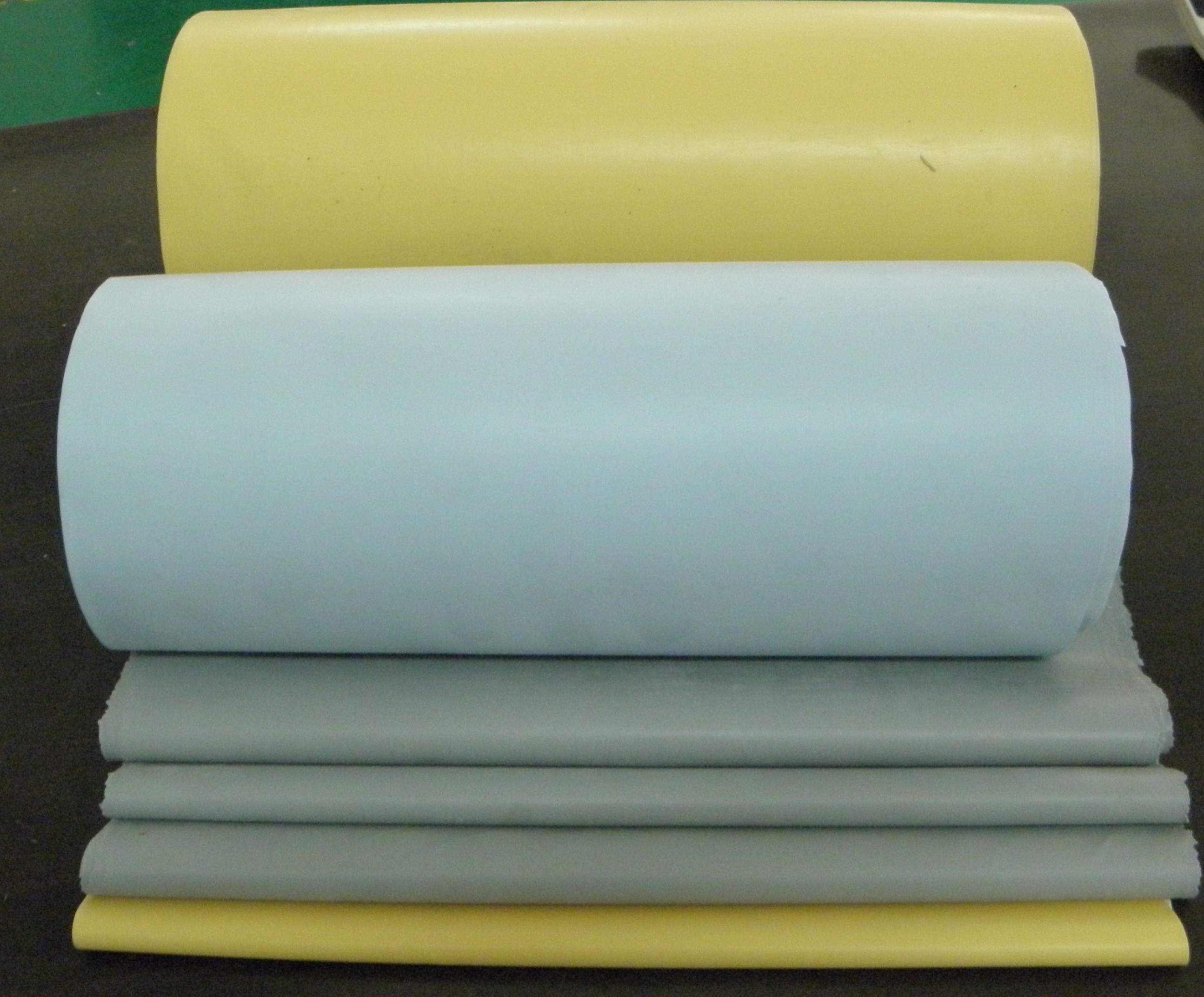 解鎖散熱新“矽”力：TIS800-18-04黑色導(dǎo)熱矽膠布震撼登場(chǎng)