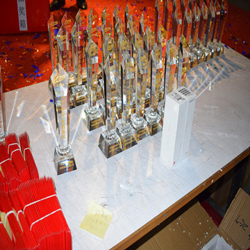 靚麗的獎品與獎杯_副本 靚麗的獎品與獎杯_副本