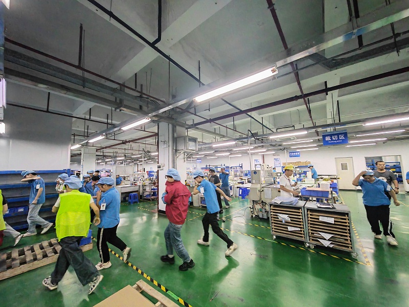 兆科導(dǎo)熱材料自動化裁切車間：為熱管理提供高精密的定制化解決方案